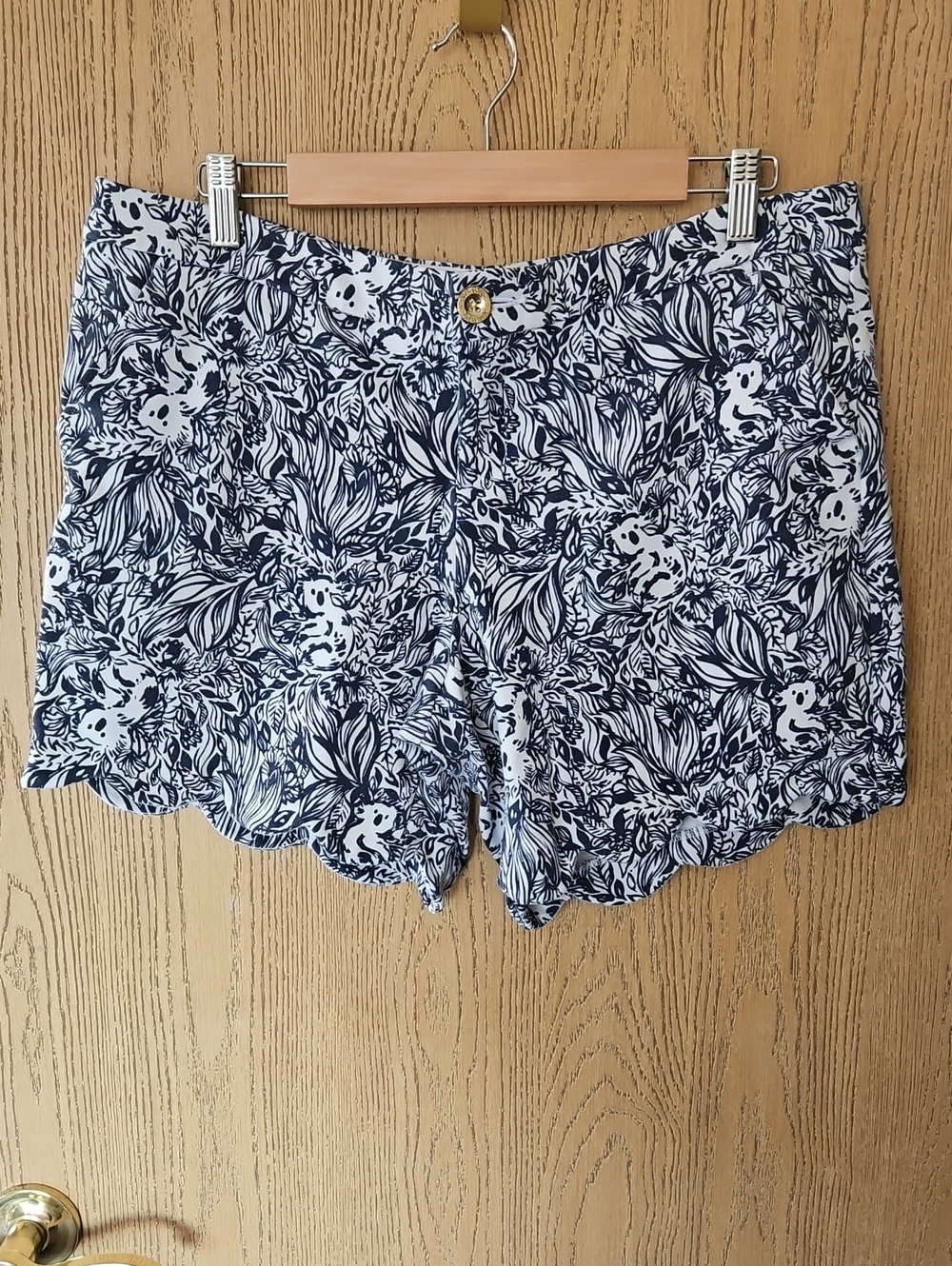 Lilly Pulitzer Navy and White Floral Scallop Hem Shorts